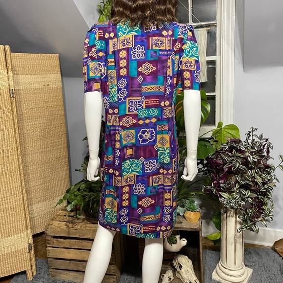 Vibrant Vintage Button-up Dress - Picture 4 of 10